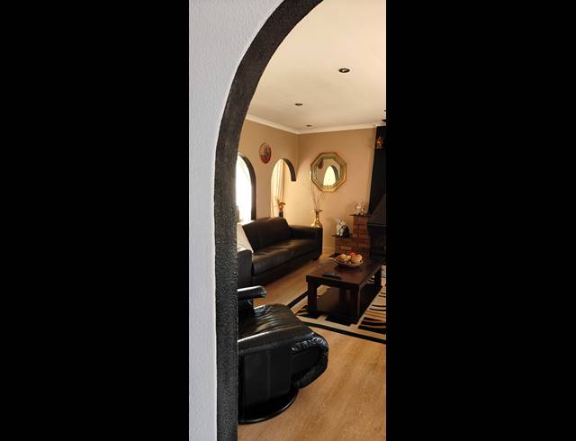3 BEDROOM HOUSE FOR SALE IN LENNOXTON